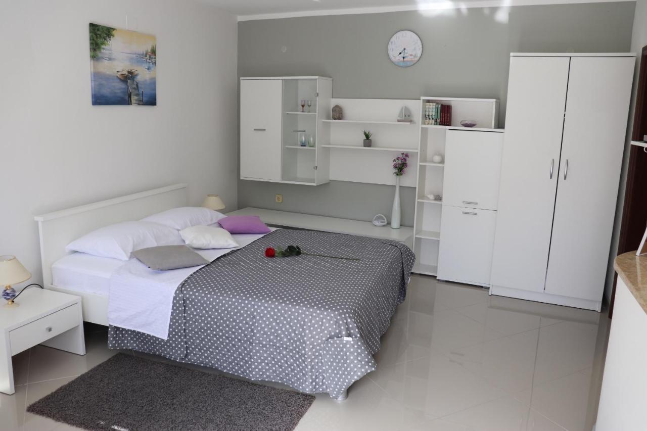 An Amazing Studio Apartment Премантура Екстериор снимка